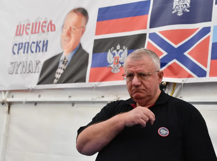 Nekoliko stotina '&scaron;e&scaron;eljevaca' u Hrtkovicma: &Scaron;e&scaron;elj do&scaron;ao sa sramotnom porukom na majici