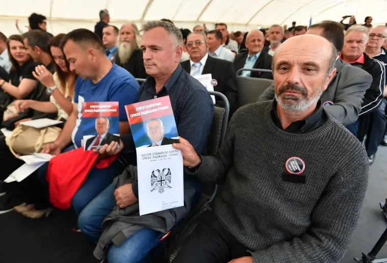 Nekoliko stotina '&scaron;e&scaron;eljevaca' u Hrtkovicma: &Scaron;e&scaron;elj do&scaron;ao sa sramotnom porukom na majici