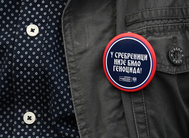 Nekoliko stotina '&scaron;e&scaron;eljevaca' u Hrtkovicma: &Scaron;e&scaron;elj do&scaron;ao sa sramotnom porukom na majici