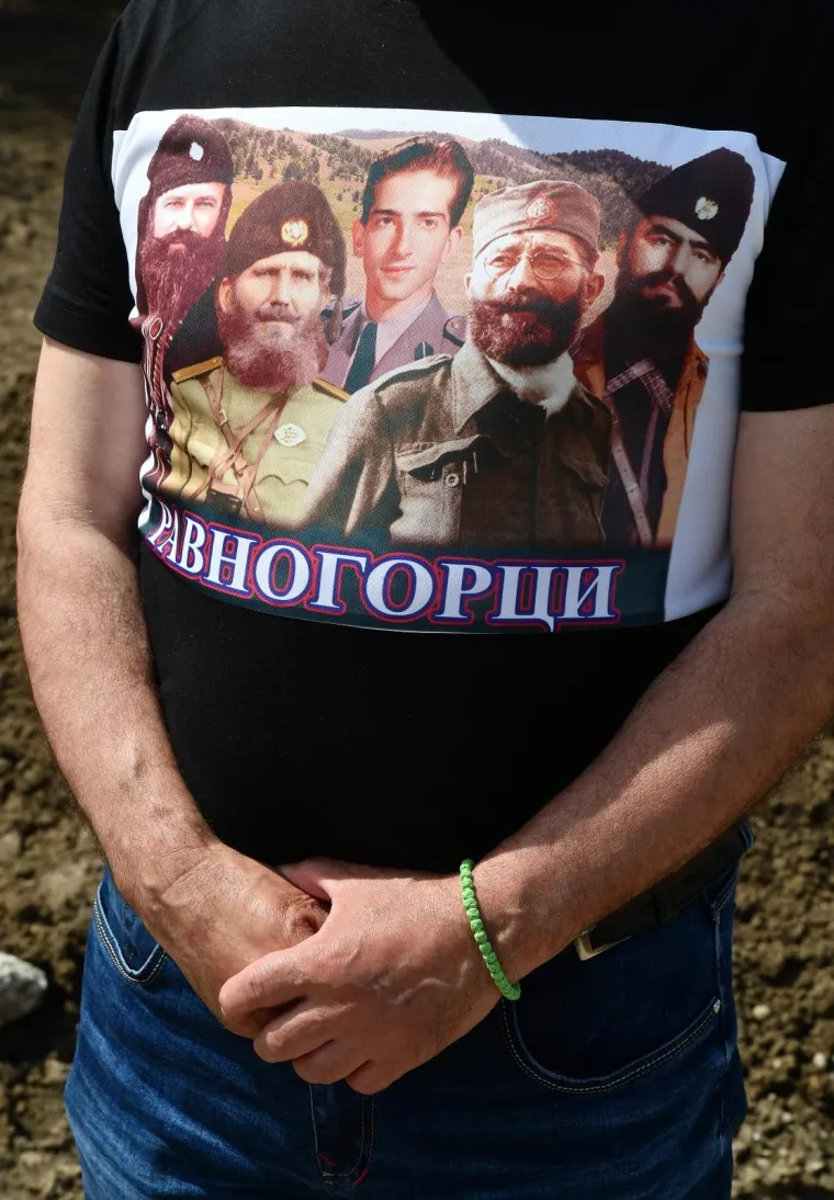 Nekoliko stotina '&scaron;e&scaron;eljevaca' u Hrtkovicma: &Scaron;e&scaron;elj do&scaron;ao sa sramotnom porukom na majici