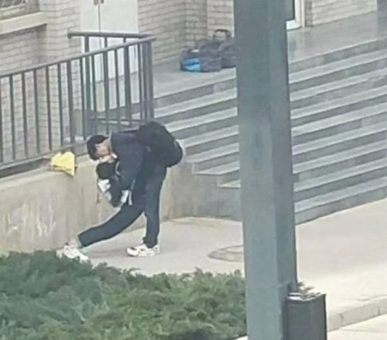 INTERNET JE MJESTO GDJE BIZARNOSTIMA NEMA KRAJA: Baš takve su i ove fotografije - što nije u redu s ovim ljudima?