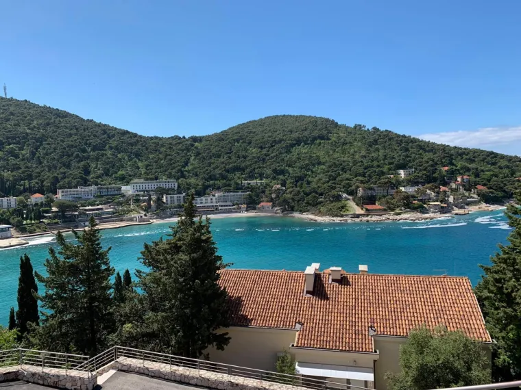 Kakve su to sluzave nakupine u moru kod Dubrovnika? Nisu uobičajeno bijele nego blago smeđe boje