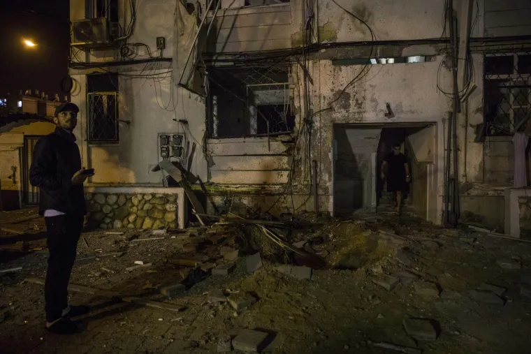 Sirene uzbune čule su se cijelu noć: Ljudi trčali u skloni&scaron;ta dok su rakete gađale projektile na nebu