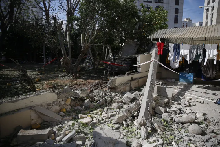 Sirene uzbune čule su se cijelu noć: Ljudi trčali u skloni&scaron;ta dok su rakete gađale projektile na nebu