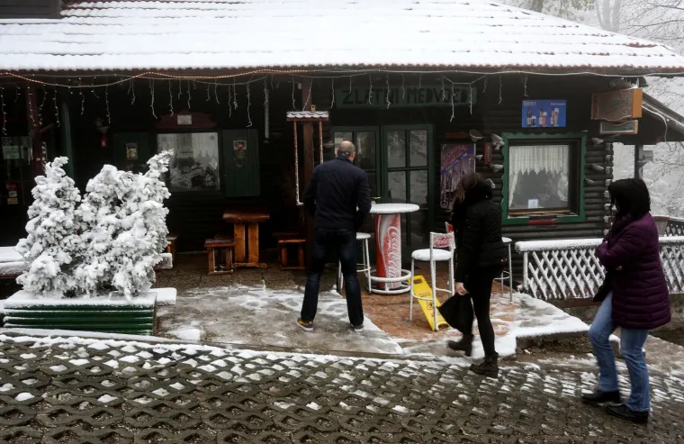 SNIJEG ZABIJELIO SLJEME I MEDVEDNICU: Nitko nije očekivao da ćemo ovako bajkovite prizore doživjeti u svibnju