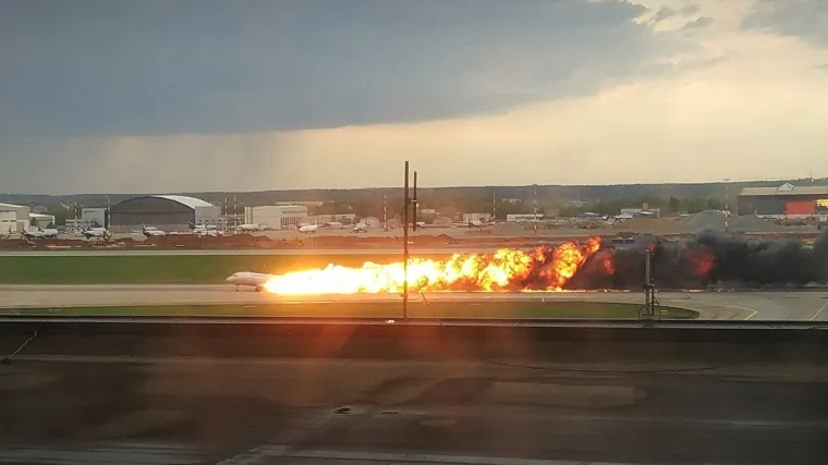 IZ RUSIJE STIGLE JEZIVE FOTOGRAFIJE UNI&Scaron;TENOG ZRAKOPLOVA: Poginula 41 osoba, među njima i dvoje djece