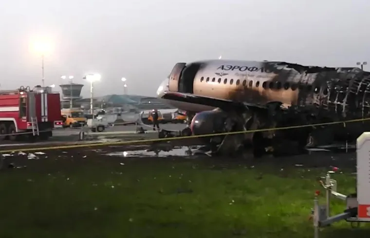 IZ RUSIJE STIGLE JEZIVE FOTOGRAFIJE UNI&Scaron;TENOG ZRAKOPLOVA: Poginula 41 osoba, među njima i dvoje djece