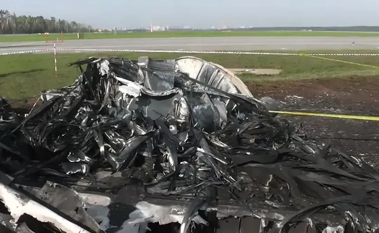 IZ RUSIJE STIGLE JEZIVE FOTOGRAFIJE UNI&Scaron;TENOG ZRAKOPLOVA: Poginula 41 osoba, među njima i dvoje djece