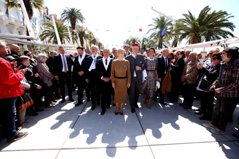 Splićani fe&scaron;taju! Na fjeri sv. Dujma svi su gledali u predsjednicu, ali i elegantnu suprugu gradonačelnika Opare