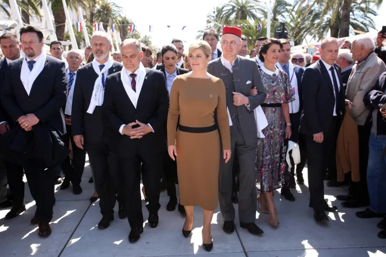Splićani fe&scaron;taju! Na fjeri sv. Dujma svi su gledali u predsjednicu, ali i elegantnu suprugu gradonačelnika Opare