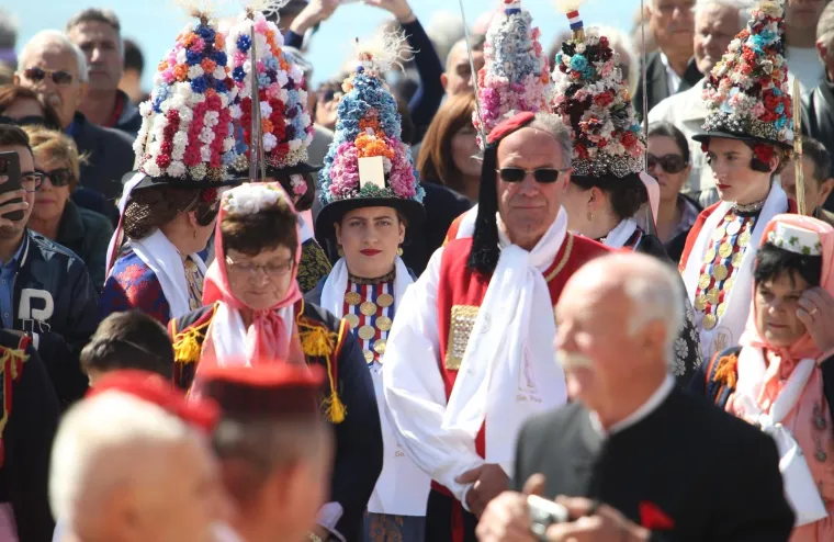 Splićani fe&scaron;taju! Na fjeri sv. Dujma svi su gledali u predsjednicu, ali i elegantnu suprugu gradonačelnika Opare