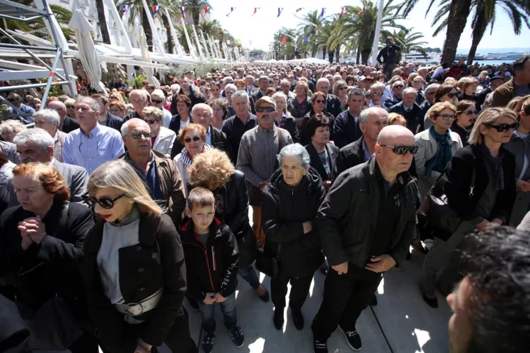 Splićani fe&scaron;taju! Na fjeri sv. Dujma svi su gledali u predsjednicu, ali i elegantnu suprugu gradonačelnika Opare