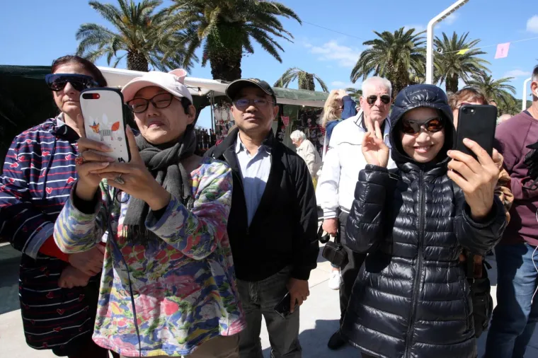 Splićani fe&scaron;taju! Na fjeri sv. Dujma svi su gledali u predsjednicu, ali i elegantnu suprugu gradonačelnika Opare
