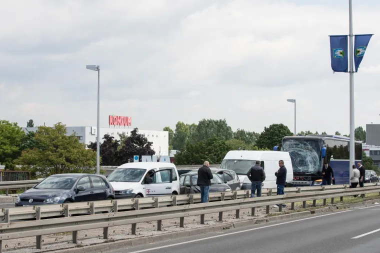 'Krkljanac' na Slavonskoj aveniji: Sudarilo se 7 automobila i autobus; jedna osoba ozlijeđena