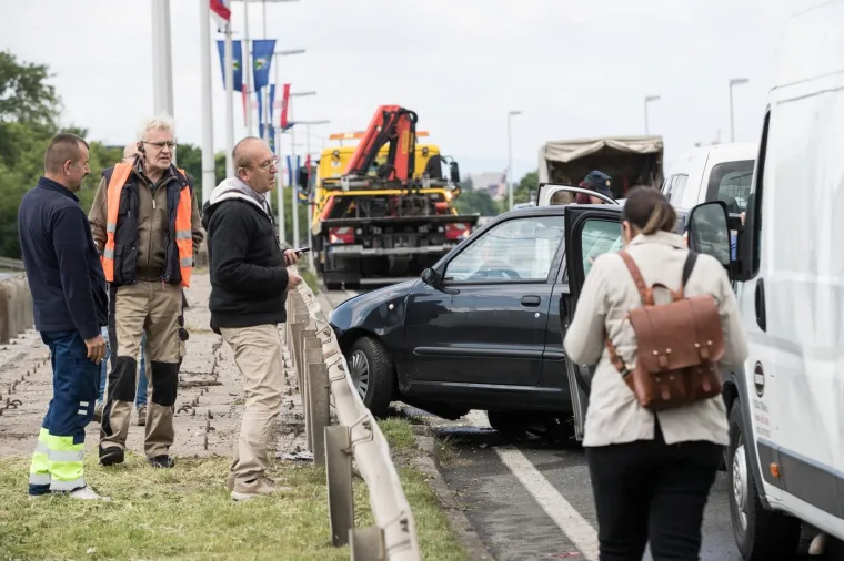 'Krkljanac' na Slavonskoj aveniji: Sudarilo se 7 automobila i autobus; jedna osoba ozlijeđena