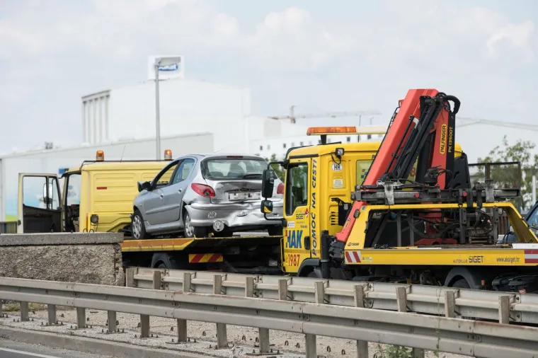 'Krkljanac' na Slavonskoj aveniji: Sudarilo se 7 automobila i autobus; jedna osoba ozlijeđena