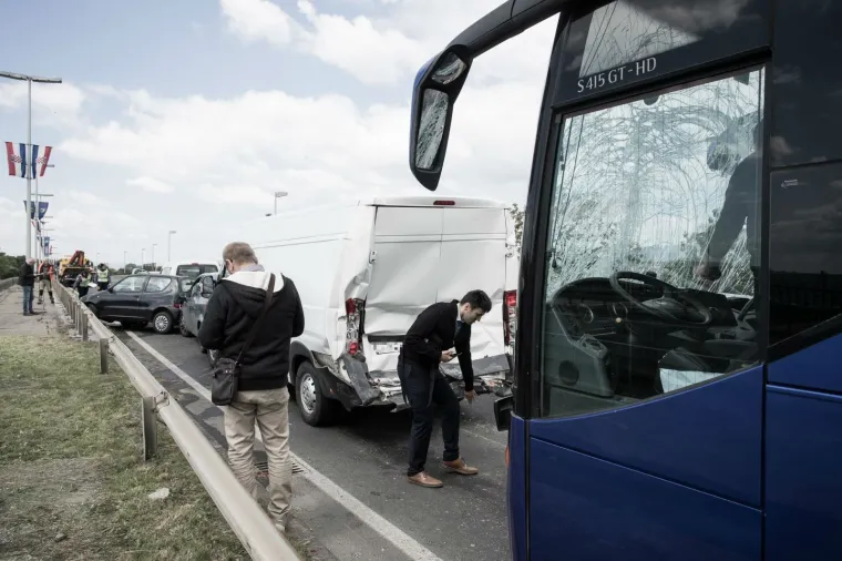 'Krkljanac' na Slavonskoj aveniji: Sudarilo se 7 automobila i autobus; jedna osoba ozlijeđena