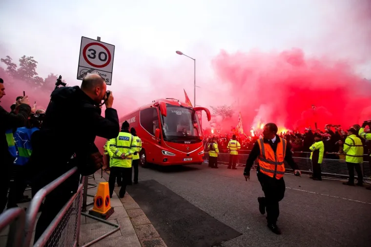 ČISTA EMOCIJA ONIH KOJI VOLE I KOJI SU VJERNI: Ovako izgleda kad su navijači Redsa u transu
