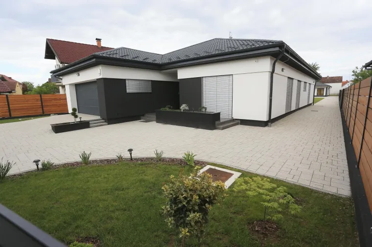 OVO JE KUĆA U KOJOJ MINISTAR TOLU&Scaron;IĆ RO&Scaron;TILJA: Zbog pitanja o njoj izgubio je živce, a sad znamo i kako izgleda