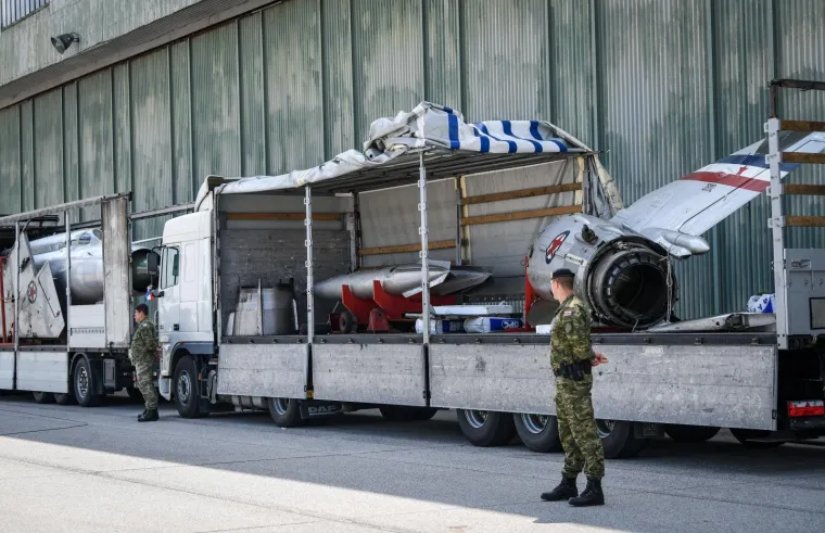 LEGENDARNI PEREŠINOV MIG 21 VRAĆEN JE U HRVATSKU: Stigao je u zagrebačku vojnu bazu Marko Živković na Plesu