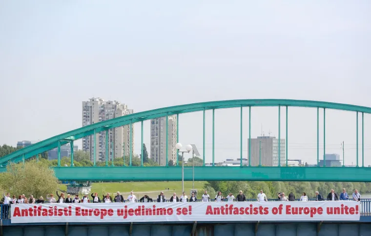 'Antifašisti Europe ujedinimo se!' Dojmljiv performans uoči izbora za Europski parlament