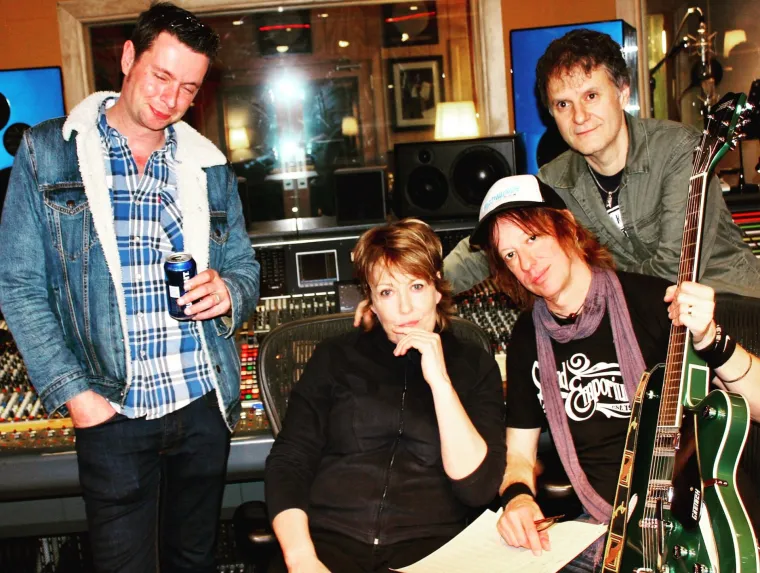 A na &scaron;to se vi 'razbacate' u autu? Ovo je 10 najboljih pjesama za volanom