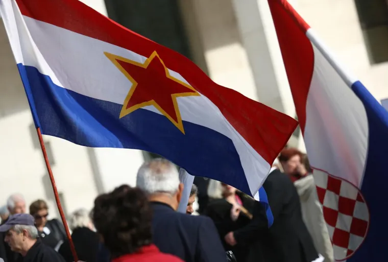 U sjećanje na poginule: S Trga žrtava fašizma krenula povorka 'Besmrtnog partizanskog odreda'