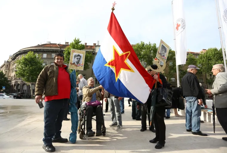 U sjećanje na poginule: S Trga žrtava fašizma krenula povorka 'Besmrtnog partizanskog odreda'