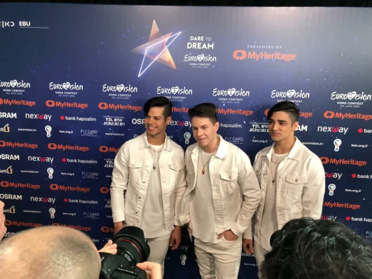 Hrvatski ''Dream team'', nakon &scaron;to je kao posljednja delegacija, sletio 6. svibnja u kasnim večernjim satima u Tel Aviv, već je sljedeće jutro bio u Expo centru, na grandioznoj eurovizijskoj pozornici u Paviljonu 2. Roko je održao svoju prvu eurovizijsku probu, koja je odu&scaron;evila i eurovizijske novinare. Foto: HRT