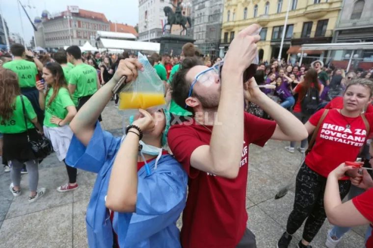 Uskoro nam maturanti slave, pa smo izabrali 20 najluđih fotki s prija&scaron;njih norijada