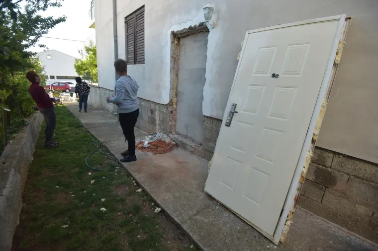 U Biogradu s psom zazidan muškarac u kuću jer nije htio van