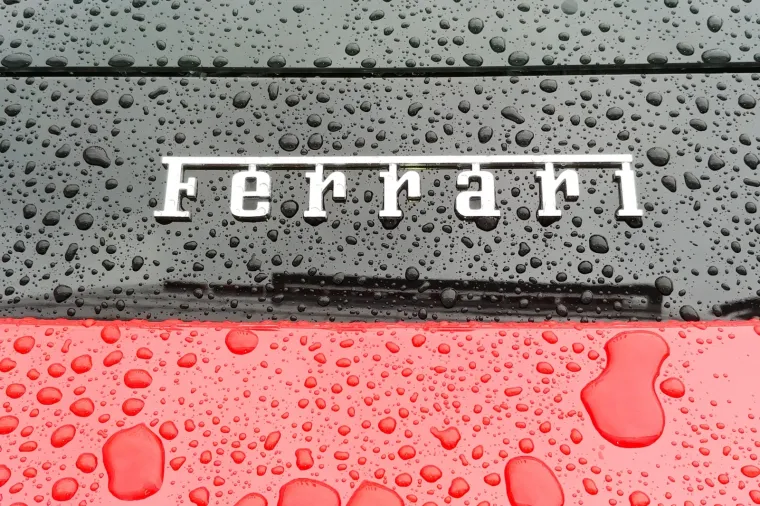 SUPERSPORTSKI AUTOMOBILI PARKIRANI ISPRED HOTELA ANTUNOVIĆ: Sudjelovali su u utrci Fun Run