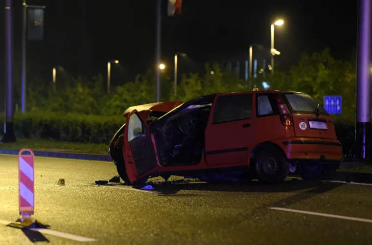 TRAGEDIJA NA RADNIČKOJ CESTI U ZAGREBU: Poginuo vozač Fiata