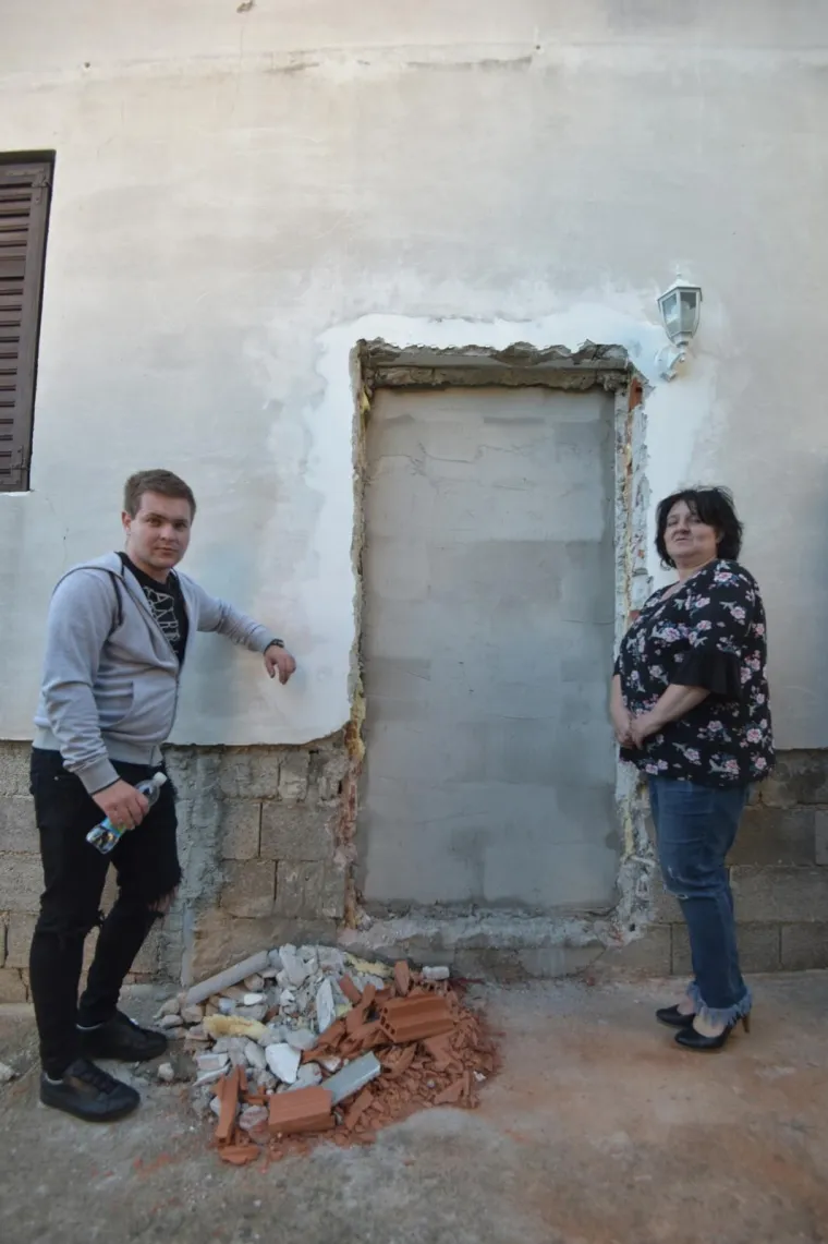 MUŠKARAC OSTAO ZAZIDAN U VLASTITOJ KUĆI: Izgubio je sudski spor oko imovine sa svojim sestrama