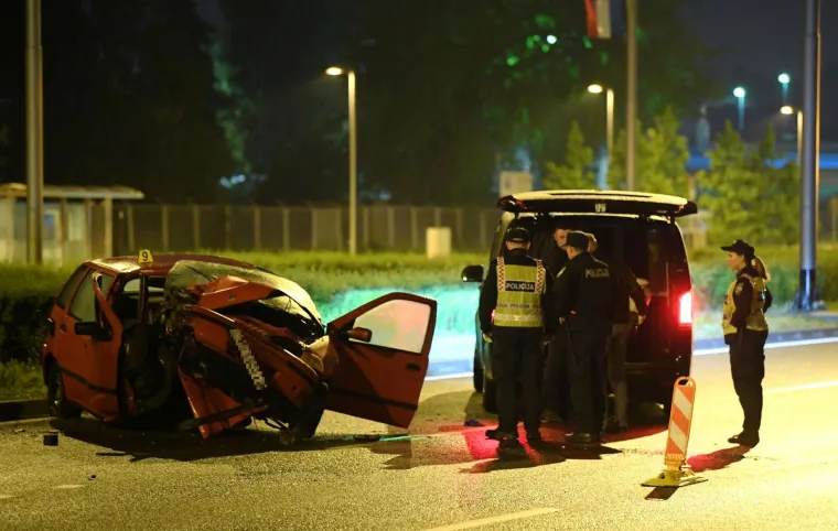 Te&scaron;ka nesreća u Zagrebu: Vozač sletio s ceste, udario u stup i na mjestu preminuo