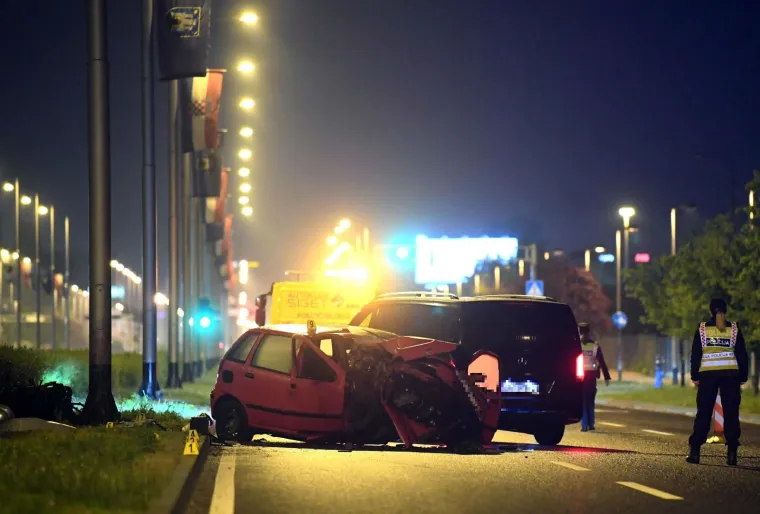 Te&scaron;ka nesreća u Zagrebu: Vozač sletio s ceste, udario u stup i na mjestu preminuo