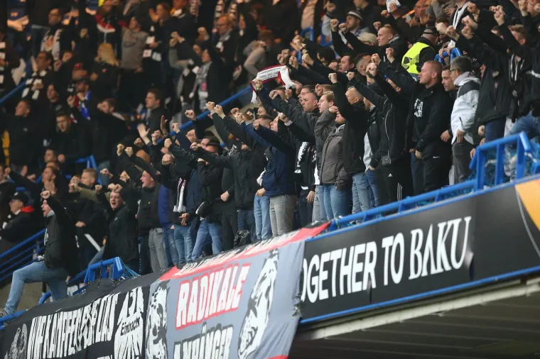 'DEČKI SA SREDNJAKA' POČASTILI HAZARDA: Eden, vidi labuda