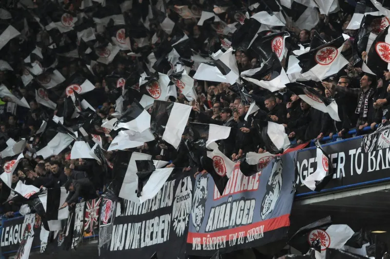 'DEČKI SA SREDNJAKA' POČASTILI HAZARDA: Eden, vidi labuda