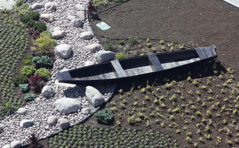 KARLOVAC DOBIO PREKRASAN ROTOR S DRVENIM ČAMCEM KOJI SIMBOLIZIRA KARLOVAČKE RIJEKE: Kroz njega se provlači korito rijeke od oblutaka kamena