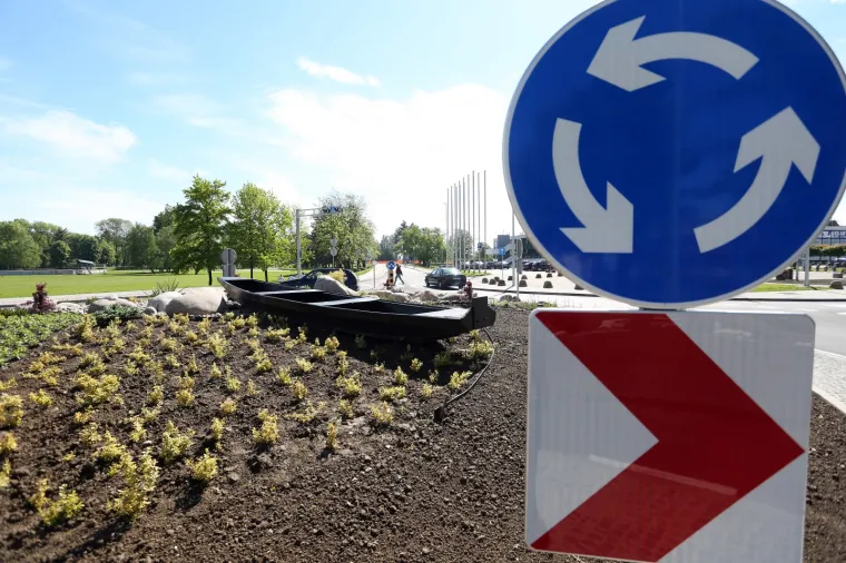 KARLOVAC DOBIO PREKRASAN ROTOR S DRVENIM ČAMCEM KOJI SIMBOLIZIRA KARLOVAČKE RIJEKE: Kroz njega se provlači korito rijeke od oblutaka kamena