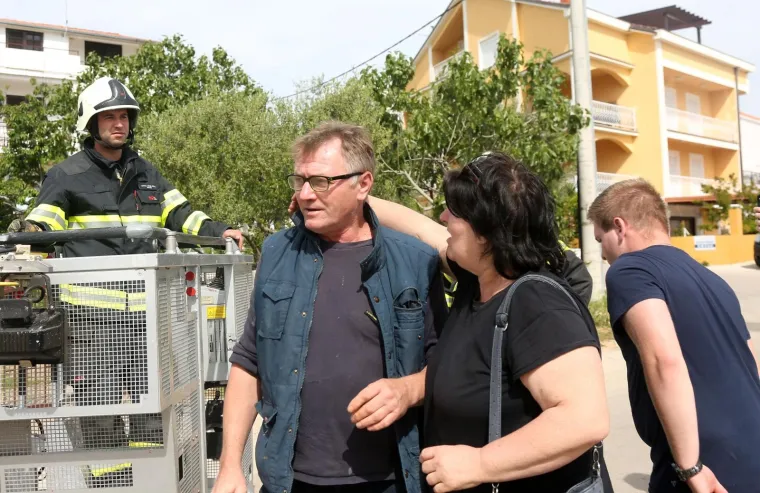Drama u Biogradu: Pozlilo mu&scaron;karcu zazidanom u kući, izvukli su ga vatrogasci