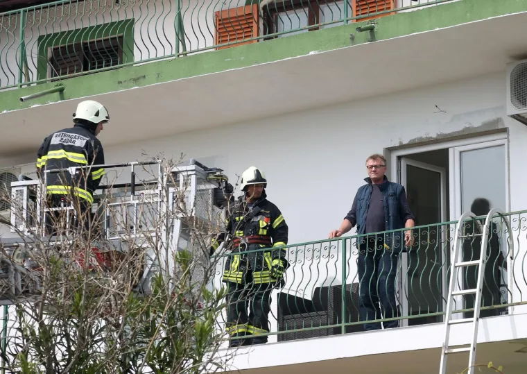 Drama u Biogradu: Pozlilo mu&scaron;karcu zazidanom u kući, izvukli su ga vatrogasci