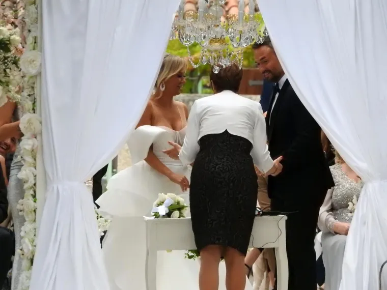 REKLA JE DA: Maja &Scaron;uput sjajila u prekrasnoj vjenčanici, a do oltara ju je dopratila majka Danica