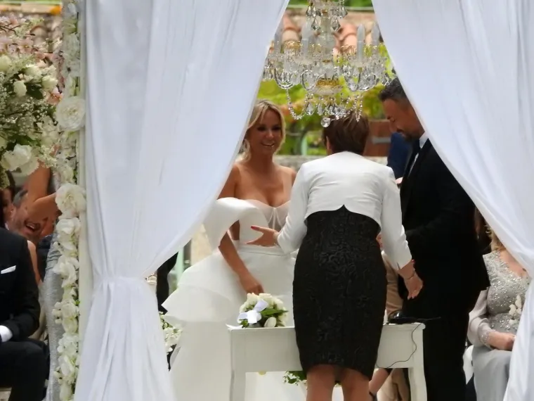 REKLA JE DA: Maja &Scaron;uput sjajila u prekrasnoj vjenčanici, a do oltara ju je dopratila majka Danica