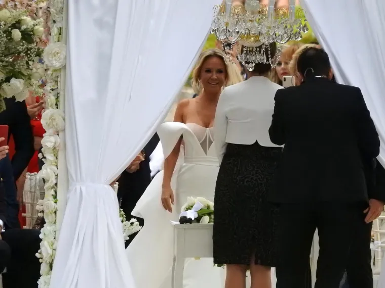 REKLA JE DA: Maja &Scaron;uput sjajila u prekrasnoj vjenčanici, a do oltara ju je dopratila majka Danica