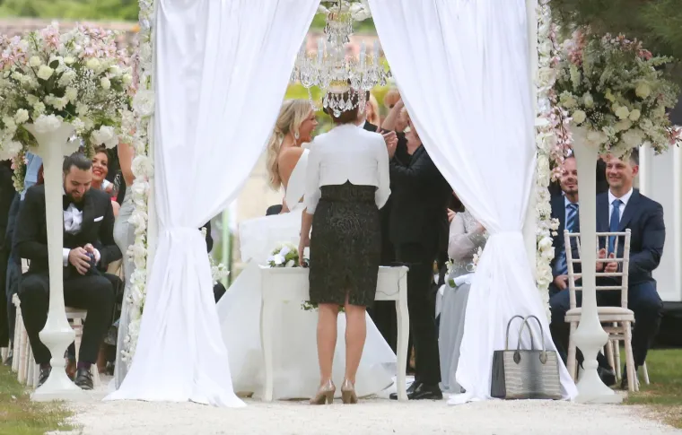 REKLA JE DA: Maja &Scaron;uput sjajila u prekrasnoj vjenčanici, a do oltara ju je dopratila majka Danica