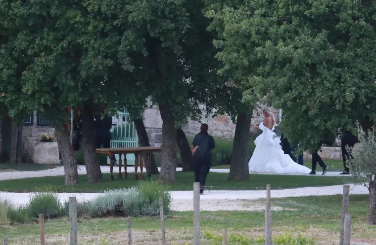 REKLA JE DA: Maja &Scaron;uput sjajila u prekrasnoj vjenčanici, a do oltara ju je dopratila majka Danica