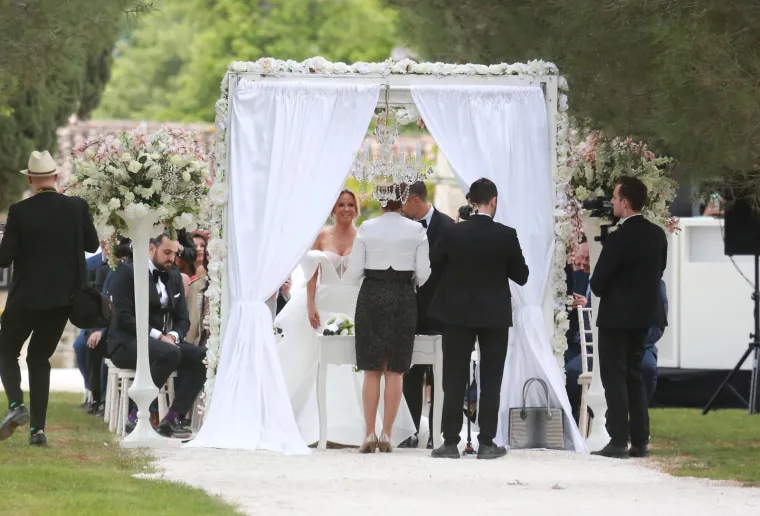 REKLA JE DA: Maja &Scaron;uput sjajila u prekrasnoj vjenčanici, a do oltara ju je dopratila majka Danica