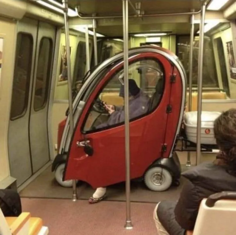 INTERNET OBILUJE BIZARNIM PRIZORIMA: Neke je teže objasniti čak i od zapo&scaron;ljavanja u Holdingu