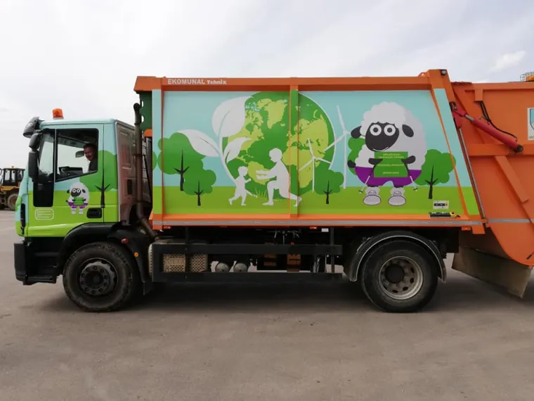 I ovčica Emili se pridružila! Otočna općina prva počela besplatno dijeliti kante za odvajanje otapada